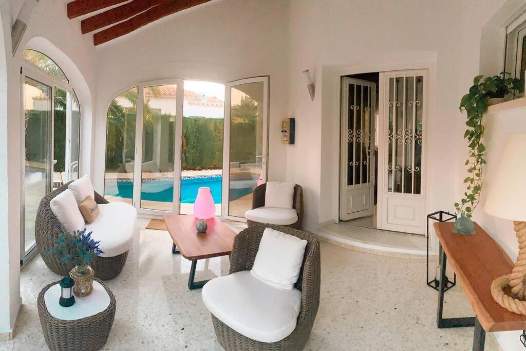 Impresionante Villa Con Piscina - Oliva Nova ภายนอก รูปภาพ